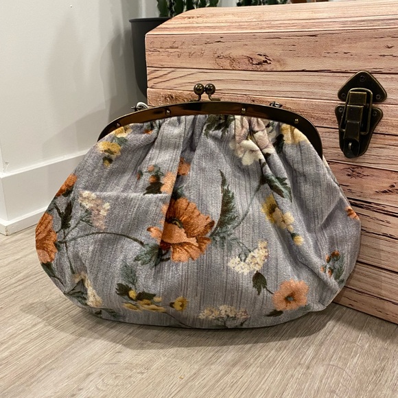 VINTAGE | Velour Floral Print Large Purse - Picture 1 of 7